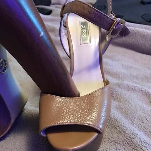 Guess Tan Vintage  heels - Picture 7 of 7